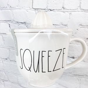 🚨FLASH SALE🚨Rae Dunn SQUEEZE ceramic juicer